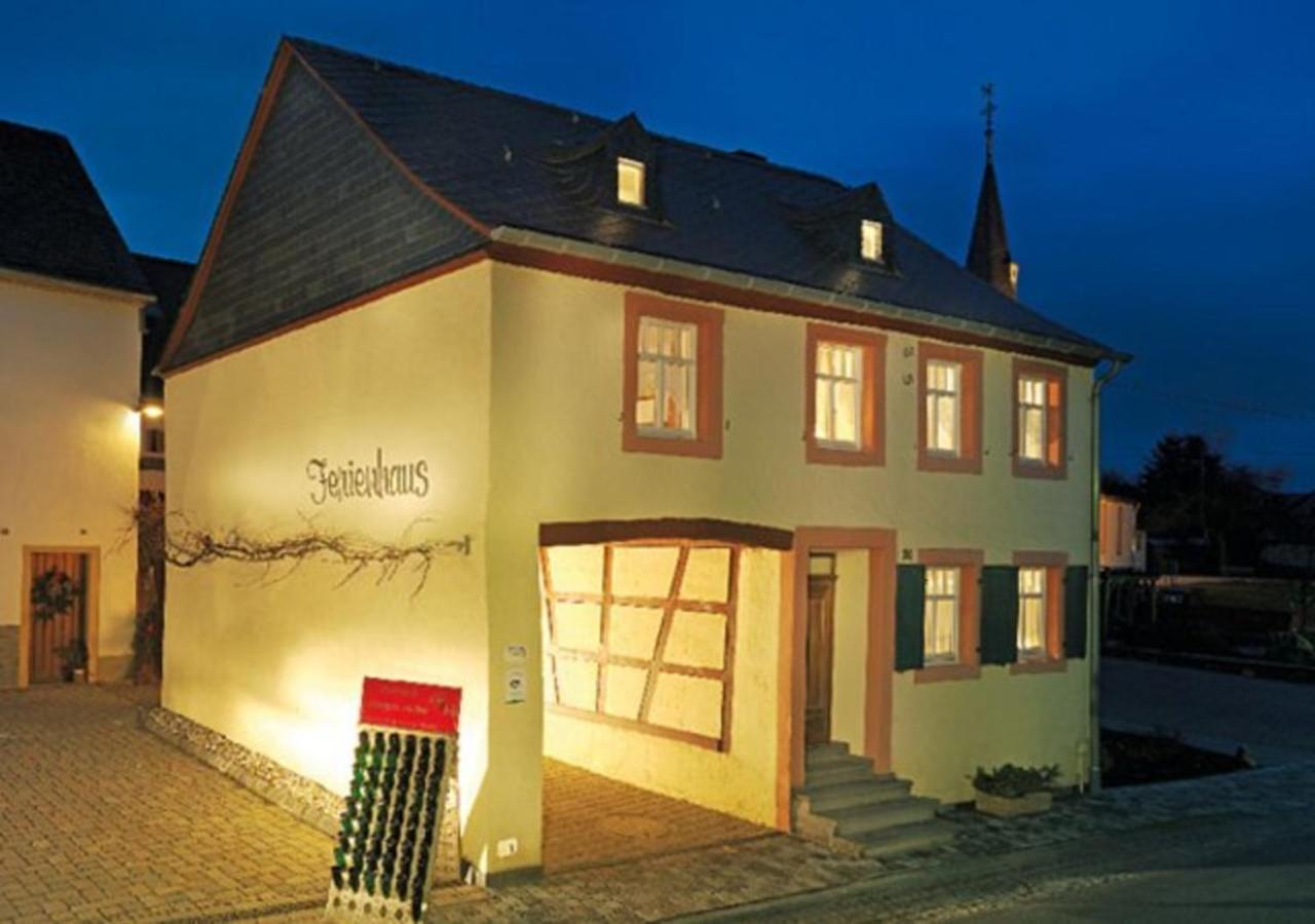 Altes Winzerhaus - Ferienhaus Burgen  外观 照片