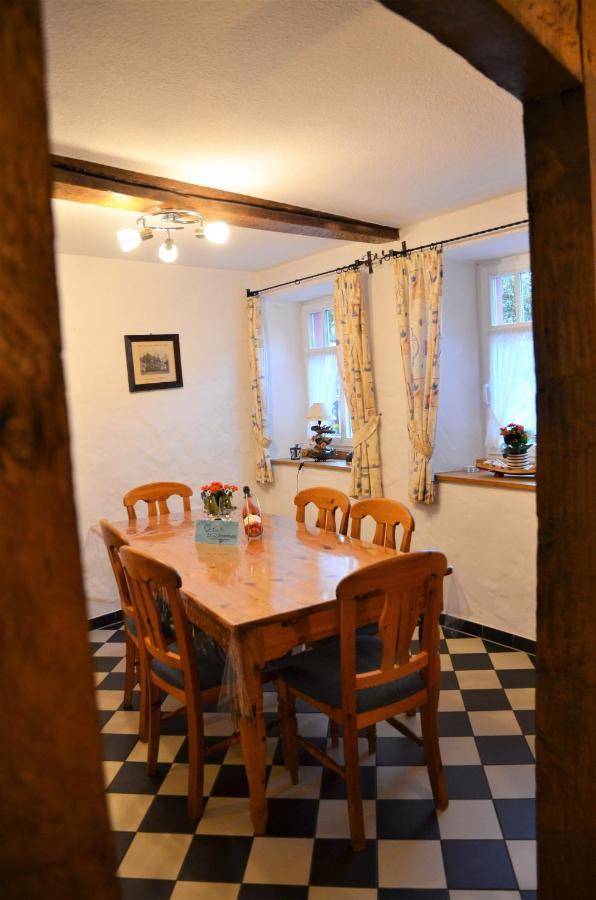 Altes Winzerhaus - Ferienhaus Burgen  外观 照片